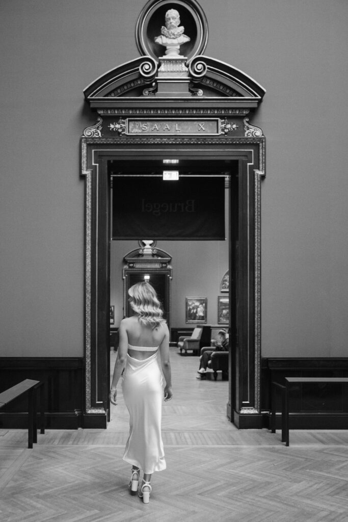 Wedding photoshoot at the Art History Museum in Vienna